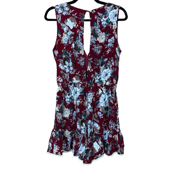 She + Sky Red Floral Sleeveless Cutout Back Crochet Hem Summer Romper Playsuit M - Picture 6 of 8